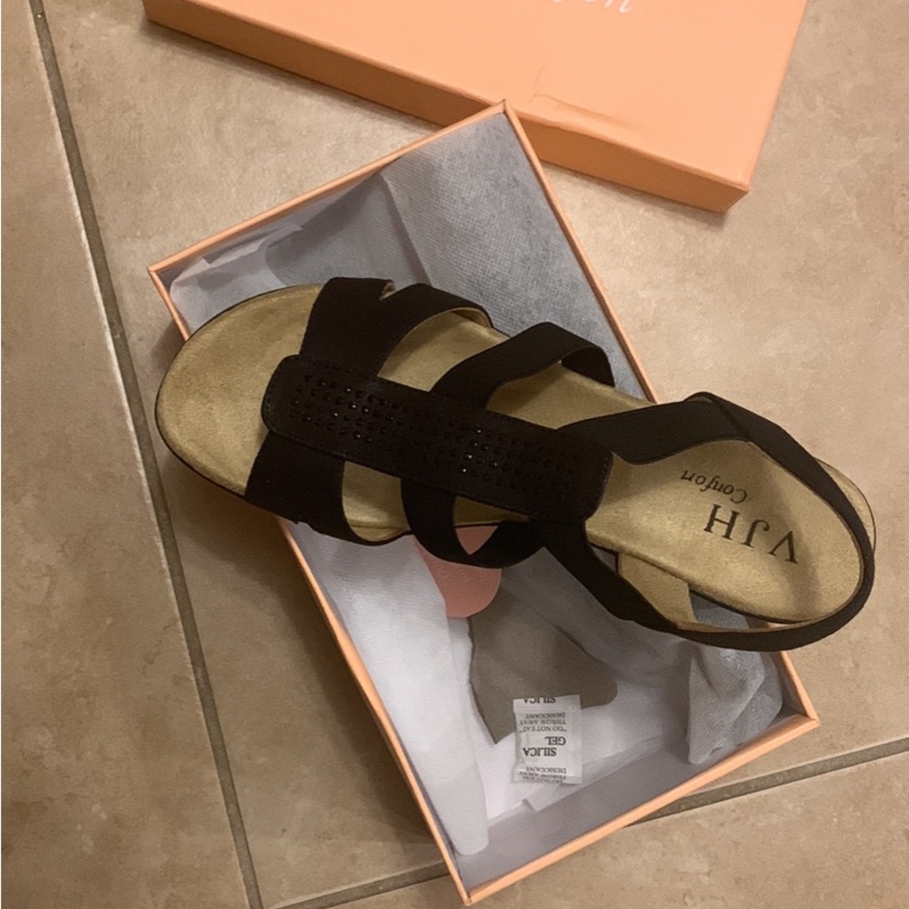 VJH comfort. Women’s size 9 metallic black sandals. In box, never worn.